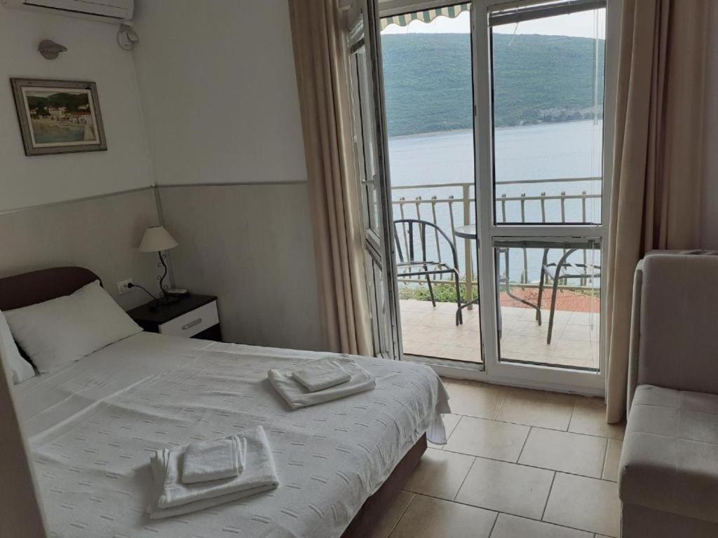 Villa Angelina Kumbor Eksteriør bilde